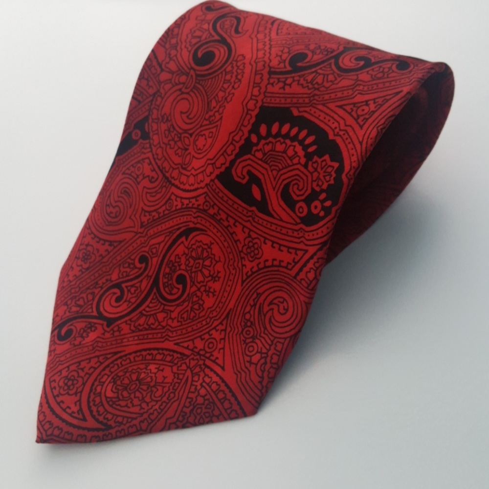 VITO RUFOLO red necktie